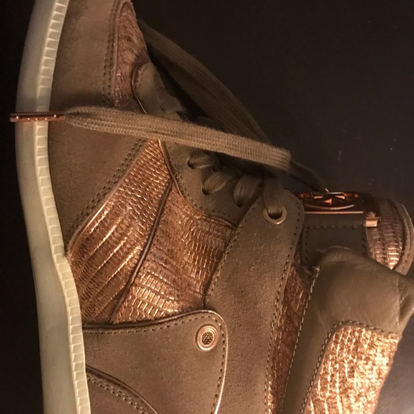Michael Kors Nikko High-Top Wedge Sneaker Gold/tan - Picture 2 of 4